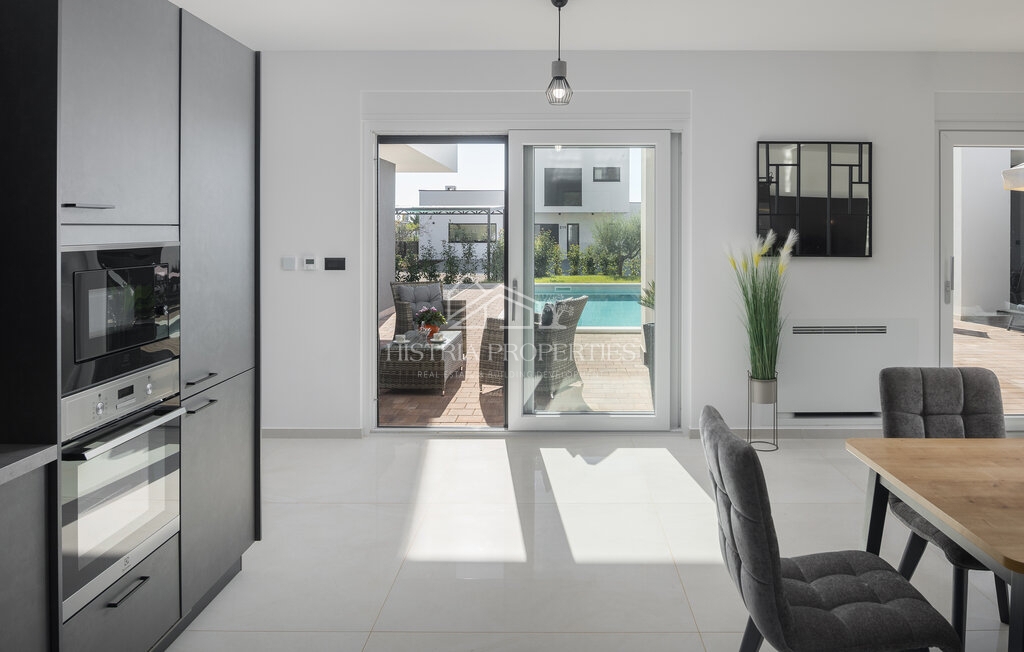 Una nuova villa dal design moderno, completamente attrezzata, in una posizione ricercata