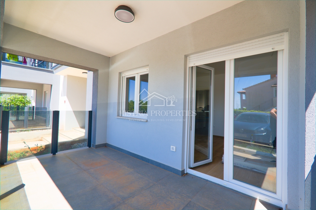 Nuovo appartamento con ampio cortile vicino a Parenzo