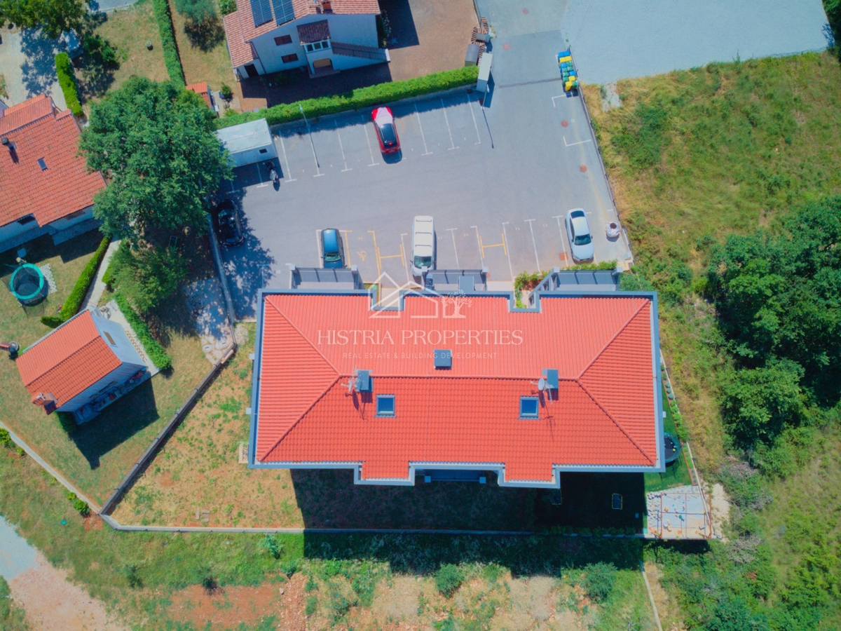 Nuovo appartamento con ampio cortile vicino a Parenzo