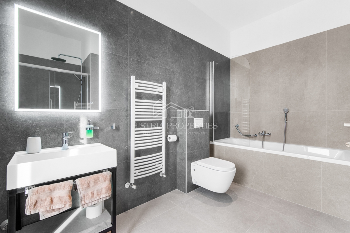 Una posizione idilliaca con una villa imponente, ben attrezzata e arredata con gusto