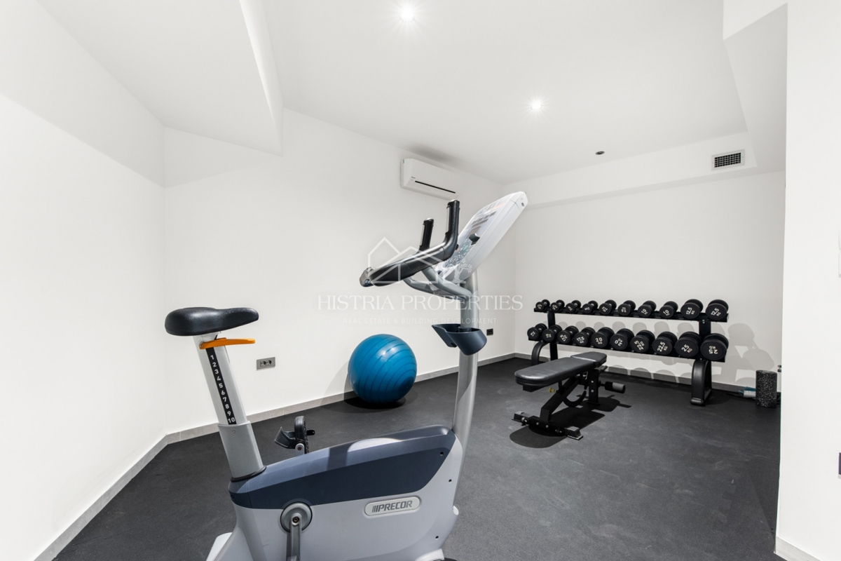 Una posizione idilliaca con una villa imponente, ben attrezzata e arredata con gusto