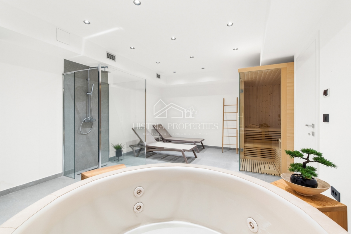 Una posizione idilliaca con una villa imponente, ben attrezzata e arredata con gusto