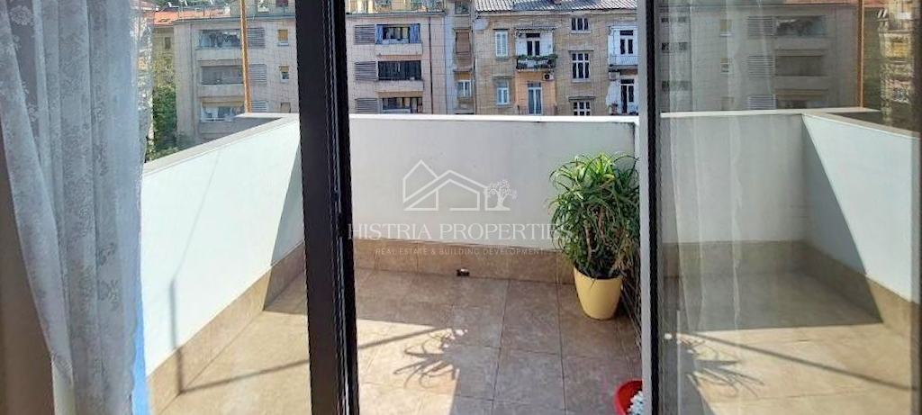 Appartamento accogliente, confortevole e completamente attrezzato nel centro città con 2 terrazze e ascensore