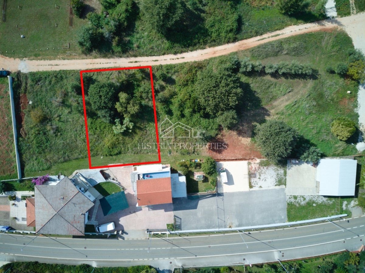 Terreno edificabile con vista mare per la costruzione di una villa di lusso o di un edificio con 4 appartamenti