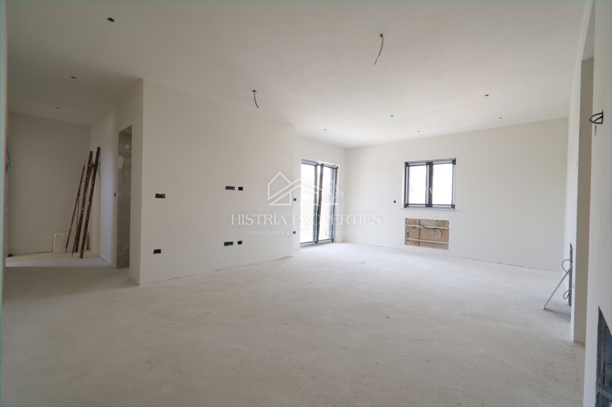 Nuovo appartamento con terrazza a 5,5 km da Parenzo in un edificio di nuova costruzione di qualità