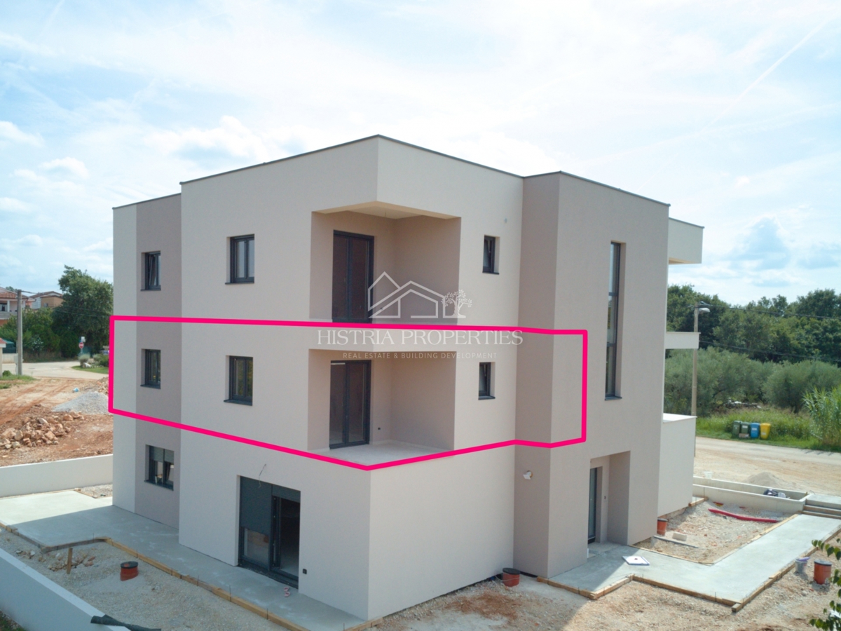 Nuovo appartamento con terrazza a 5,5 km da Parenzo in un edificio di nuova costruzione di qualità