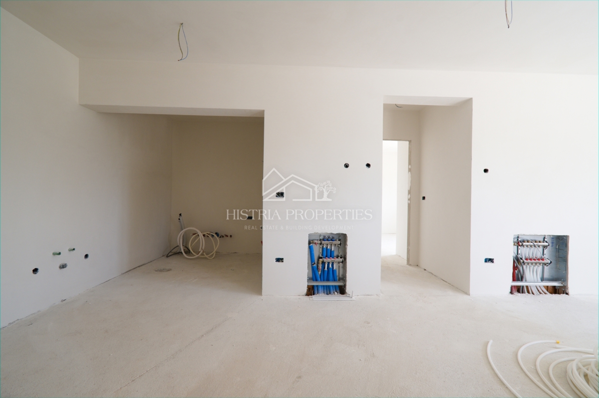 Nuovo appartamento con terrazza a 5,5 km da Parenzo in un edificio di nuova costruzione di qualità