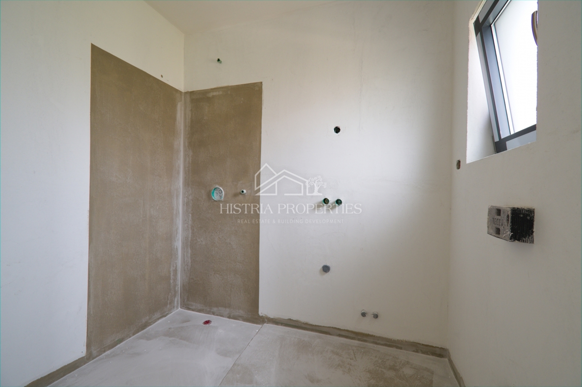 Nuovo appartamento con terrazza a 5,5 km da Parenzo in un edificio di nuova costruzione di qualità