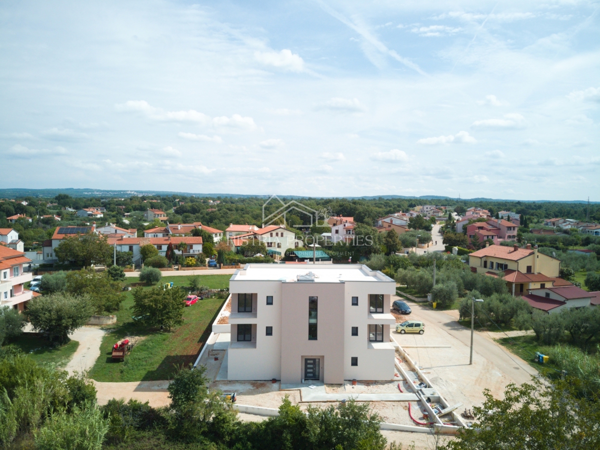 Nuovo appartamento con terrazza a 5,5 km da Parenzo in un edificio di nuova costruzione di qualità