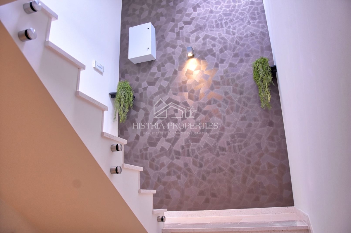 Penthouse che ha tutto in una posizione privilegiata a Parenzo per un soggiorno da sogno