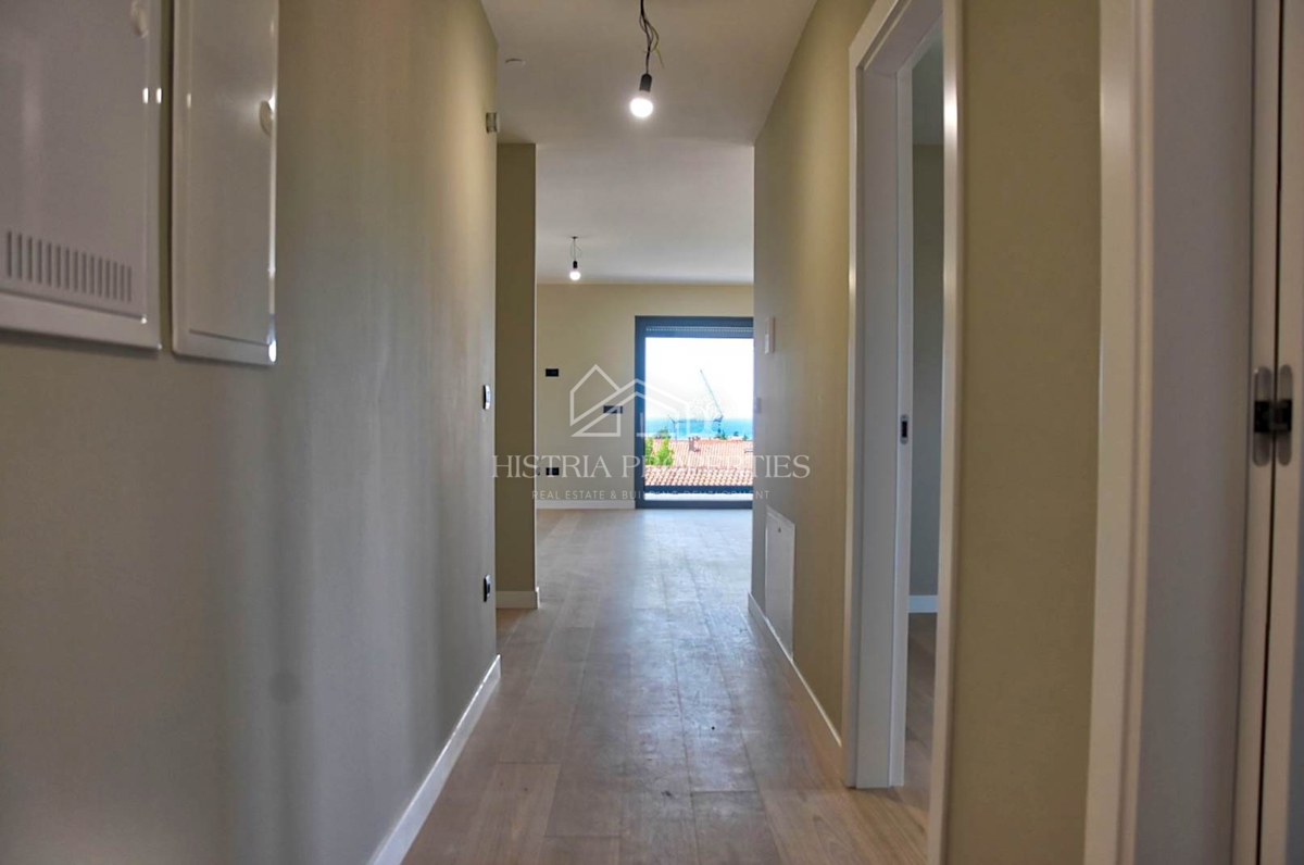 Penthouse che ha tutto in una posizione privilegiata a Parenzo per un soggiorno da sogno