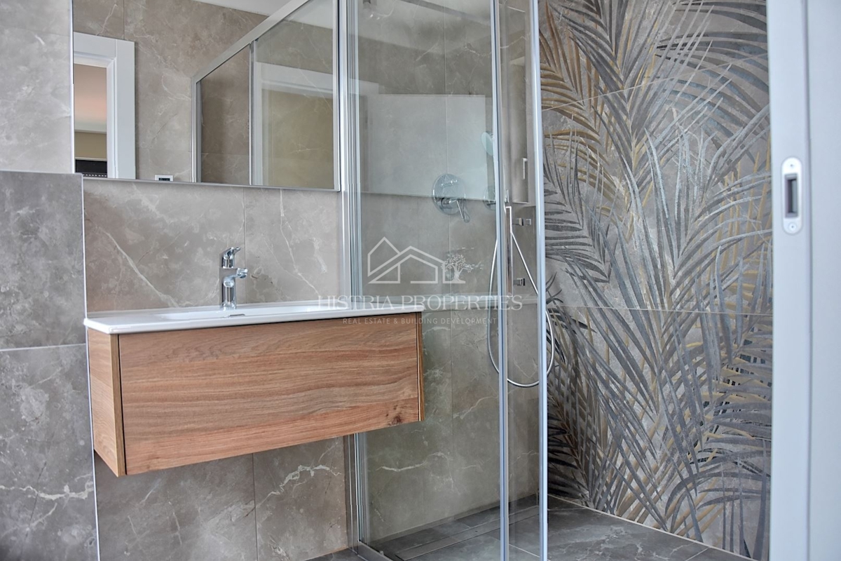 Penthouse che ha tutto in una posizione privilegiata a Parenzo per un soggiorno da sogno