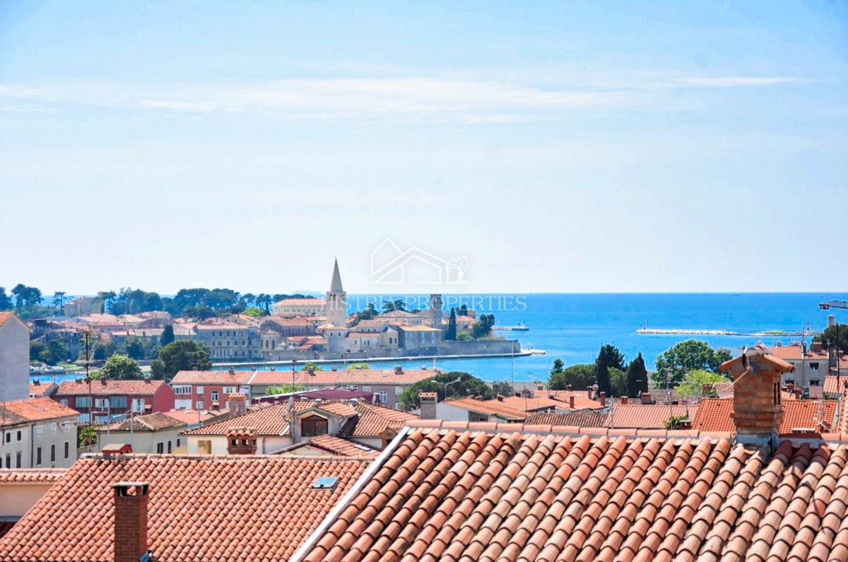 Penthouse che ha tutto in una posizione privilegiata a Parenzo per un soggiorno da sogno