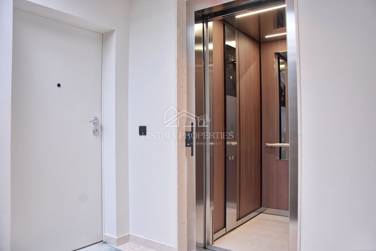 Penthouse che ha tutto in una posizione privilegiata a Parenzo per un soggiorno da sogno