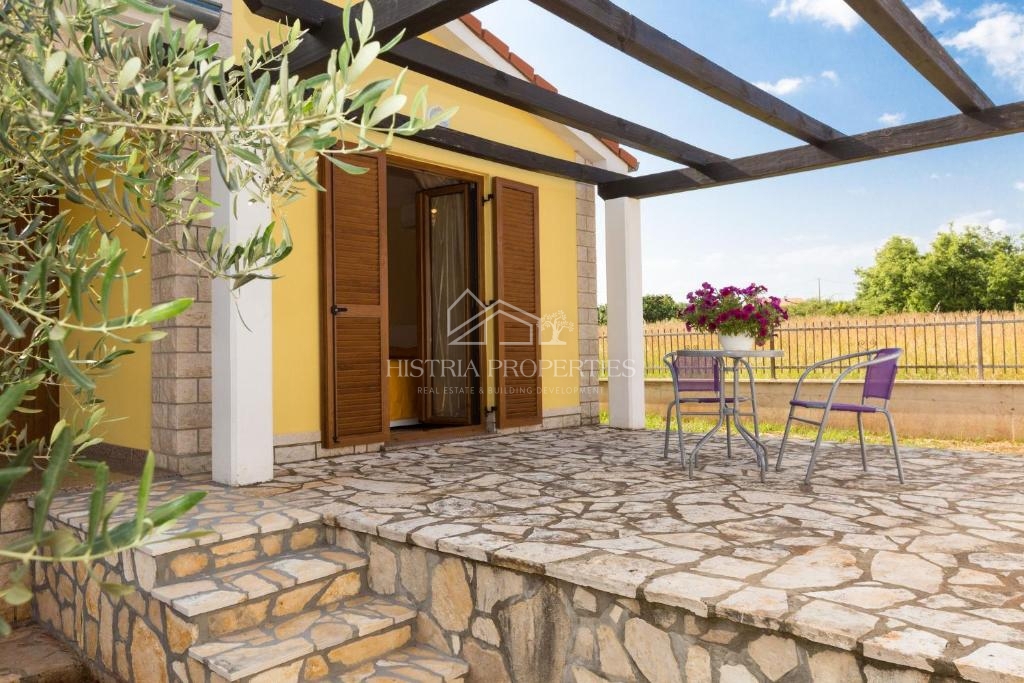 Casa unifamiliare splendidamente arredata con piscina e ampio giardino