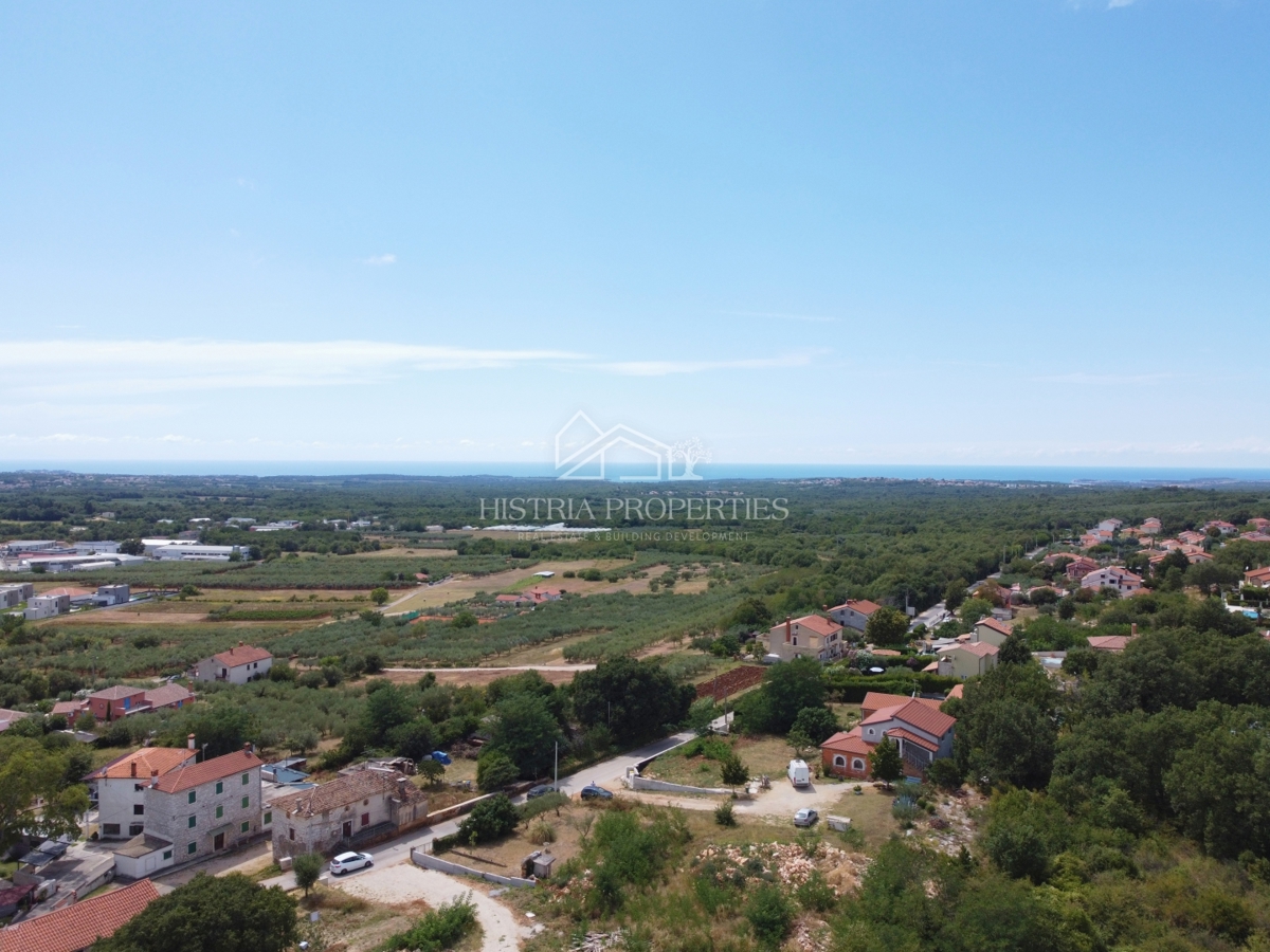 Vista panoramica sul mare e posizione attraente con un progetto moderno pronto per la costruzione