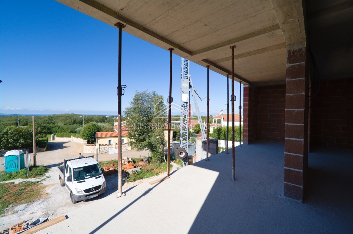 Una vista rilassante sul mare e una posizione che vi rilasserà in un nuovo appartamento di qualità