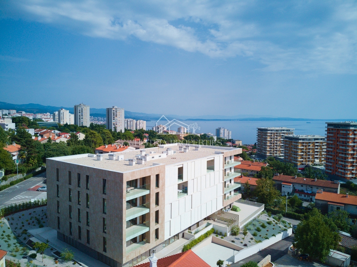 Edificio di nuova costruzione di altissima qualità e appartamento con ampia terrazza e vista mare