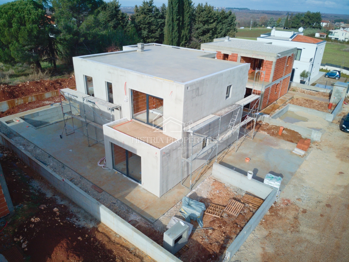 Nuovo complesso residenziale e villa moderna e confortevole con piscina vicino a Parenzo