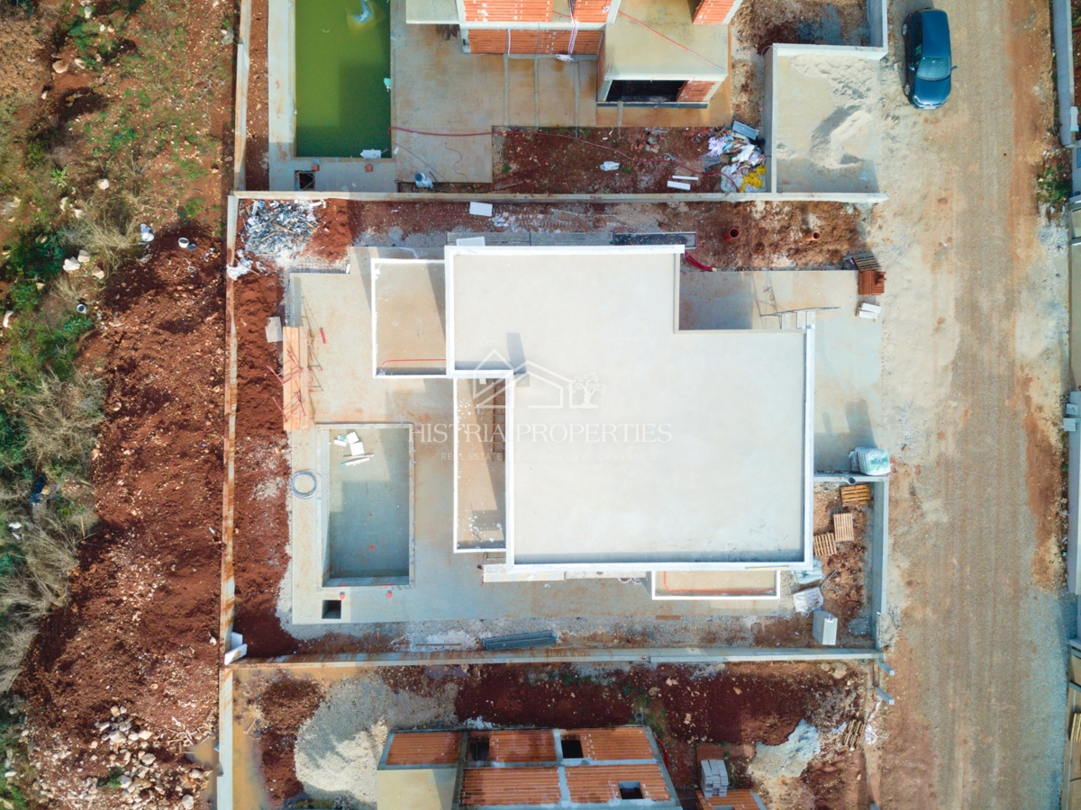 Nuovo complesso residenziale e villa moderna e confortevole con piscina vicino a Parenzo