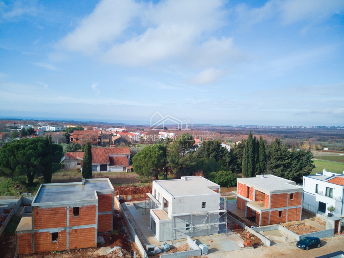 Nuovo complesso residenziale e villa moderna e confortevole con piscina vicino a Parenzo