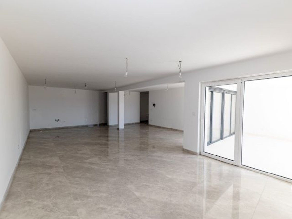 Commerciale Crikvenica, 603m2