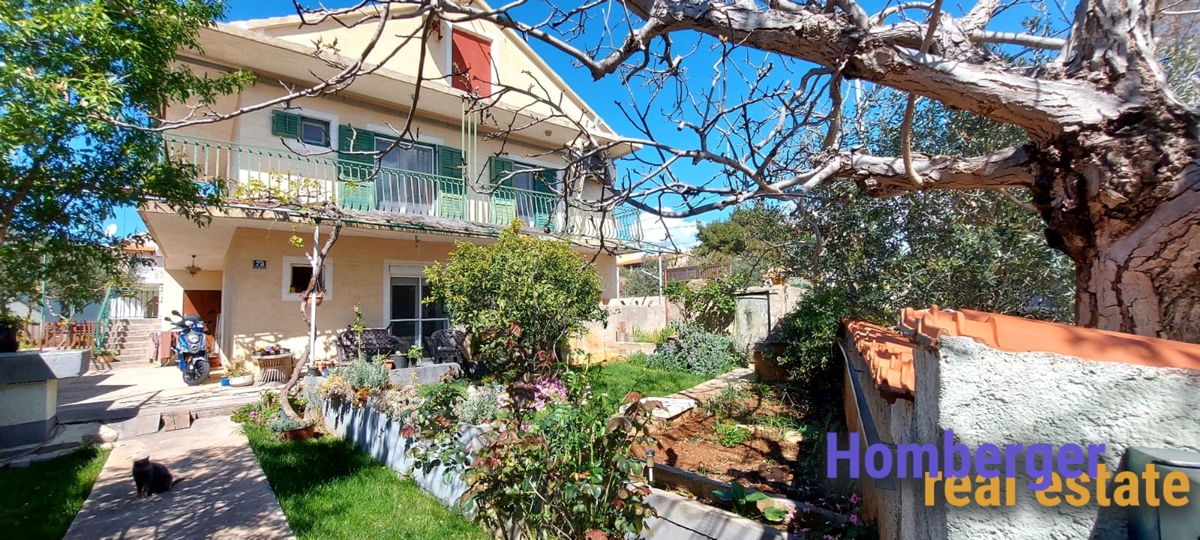 Casa familiare con 2 appartamenti, garage - possibilità di piscina