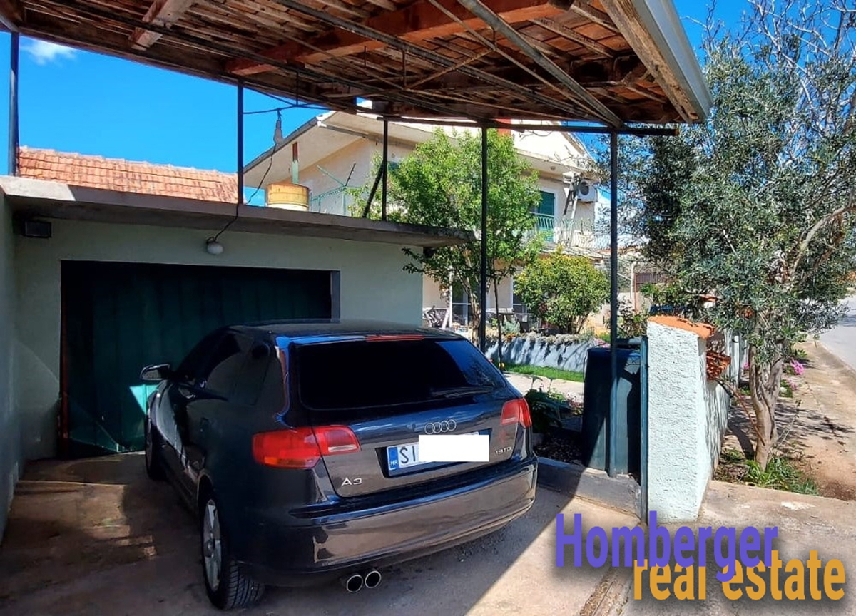 Casa familiare con 2 appartamenti, garage - possibilità di piscina