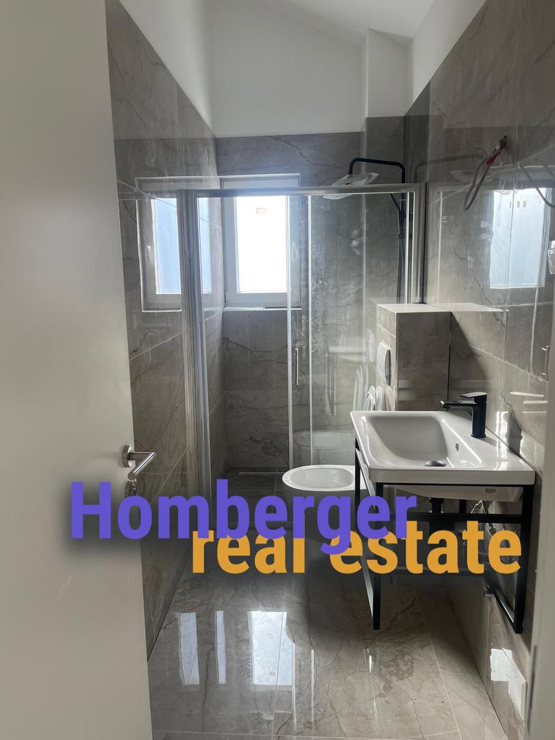 Tisno, 30 m dalla spiaggia - 3 camere da letto - appartamento su due piani - garage