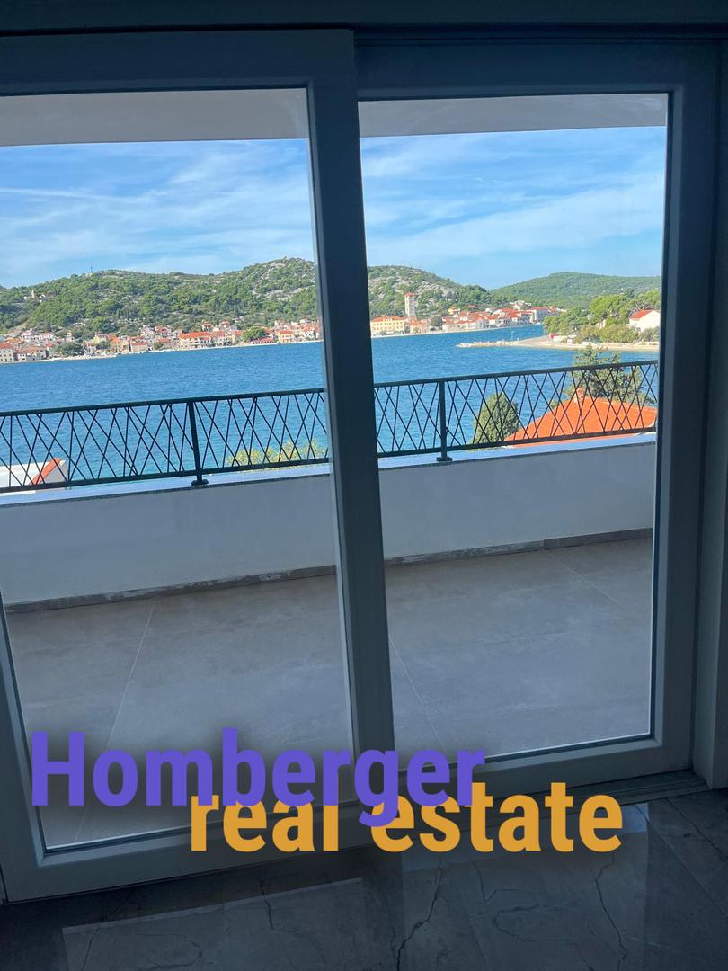 Tisno, 30 m dalla spiaggia - 3 camere da letto - appartamento su due piani - garage