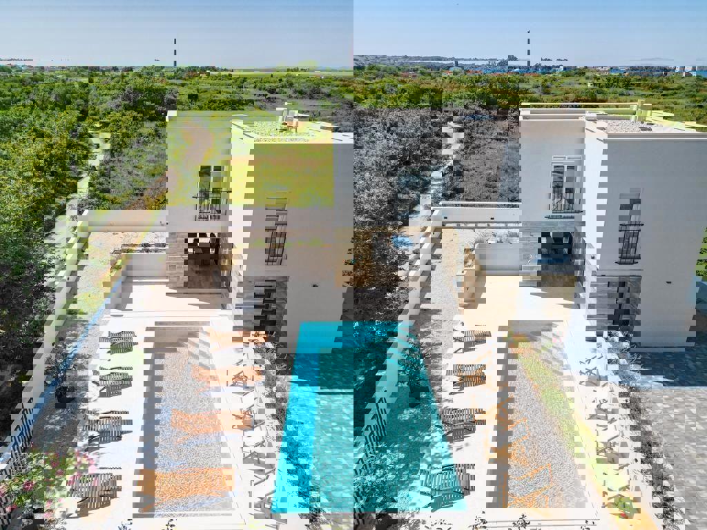 Bellissima villa con piscina in posizione isolata