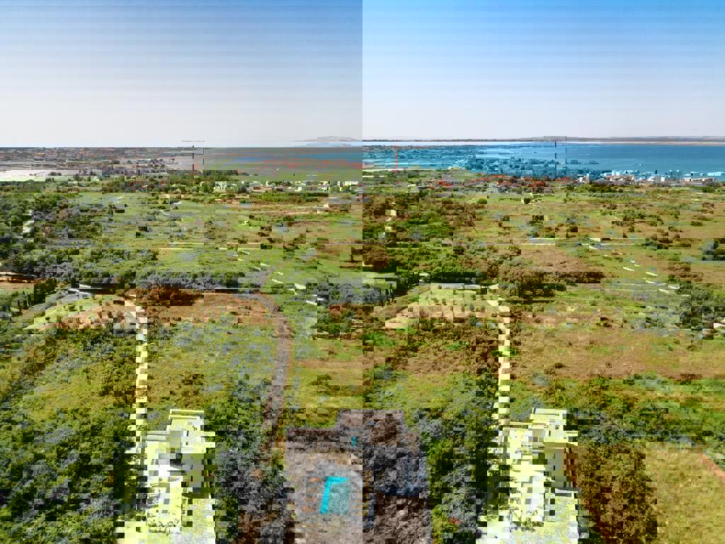 Bellissima villa con piscina in posizione isolata