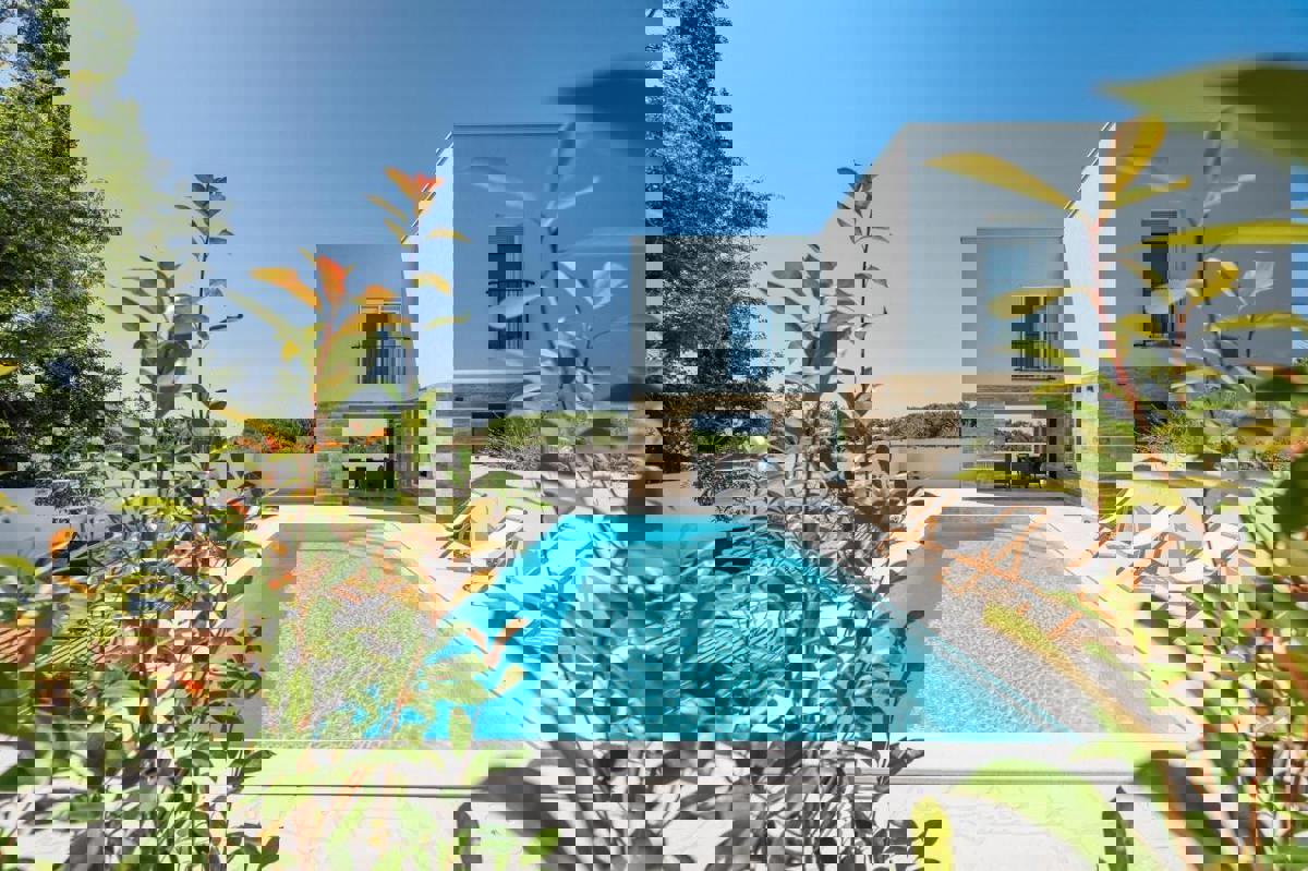 Bellissima villa con piscina in posizione isolata