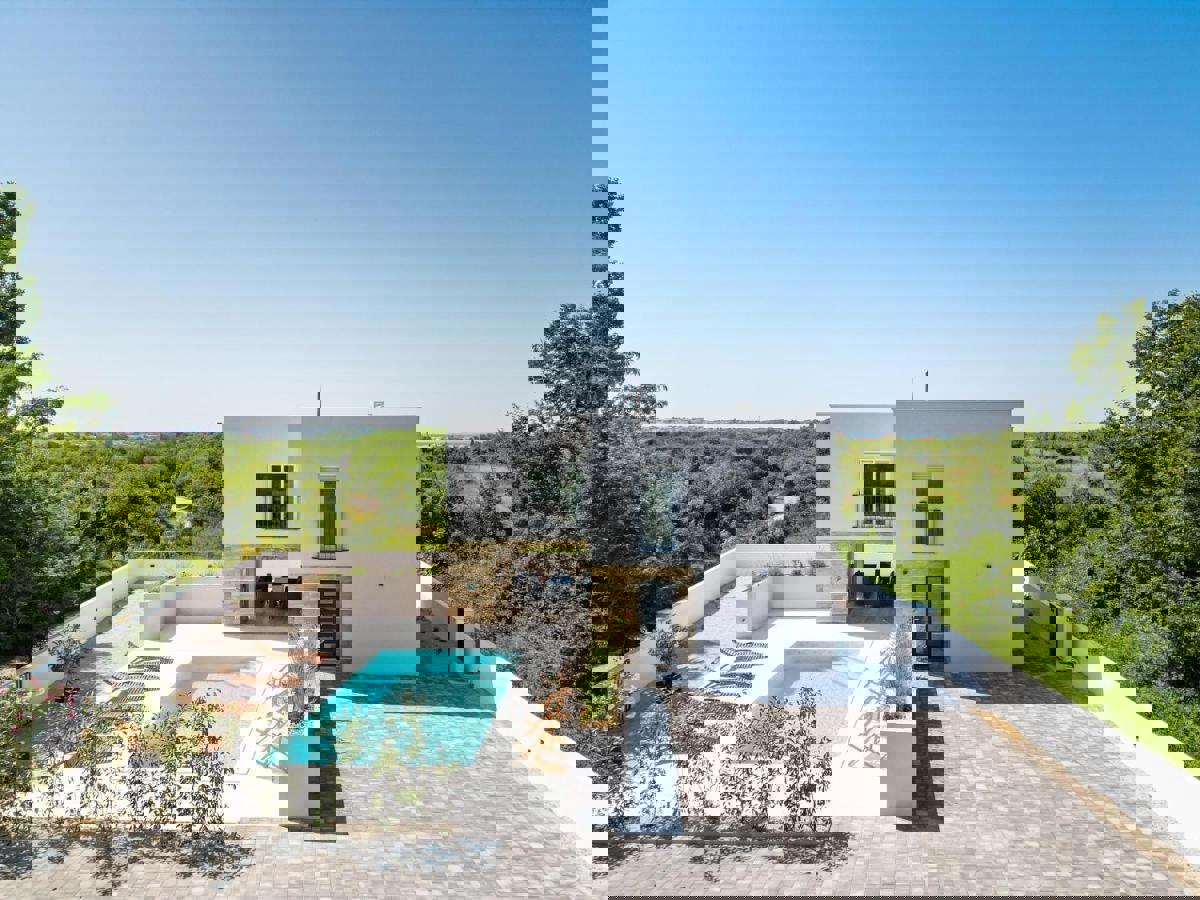 Bellissima villa con piscina in posizione isolata