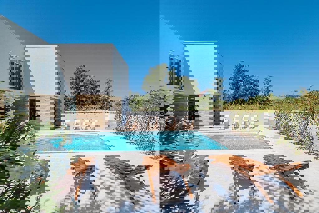 Bellissima villa con piscina in posizione isolata