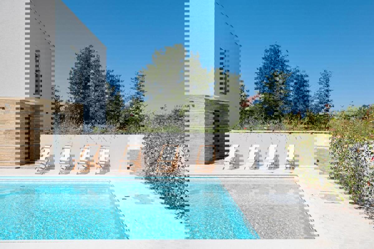 Bellissima villa con piscina in posizione isolata