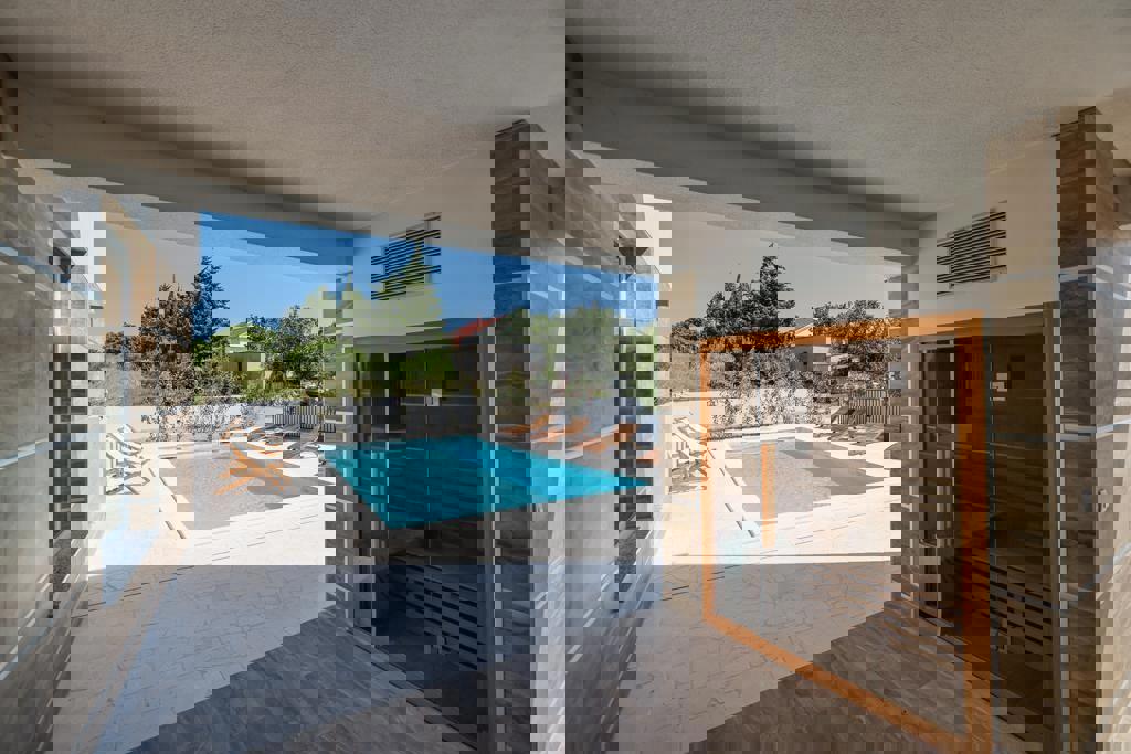 Bellissima villa con piscina in posizione isolata