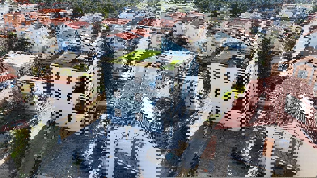 Vodice- Srima, appartamenti in prossimità immediata della spiaggia