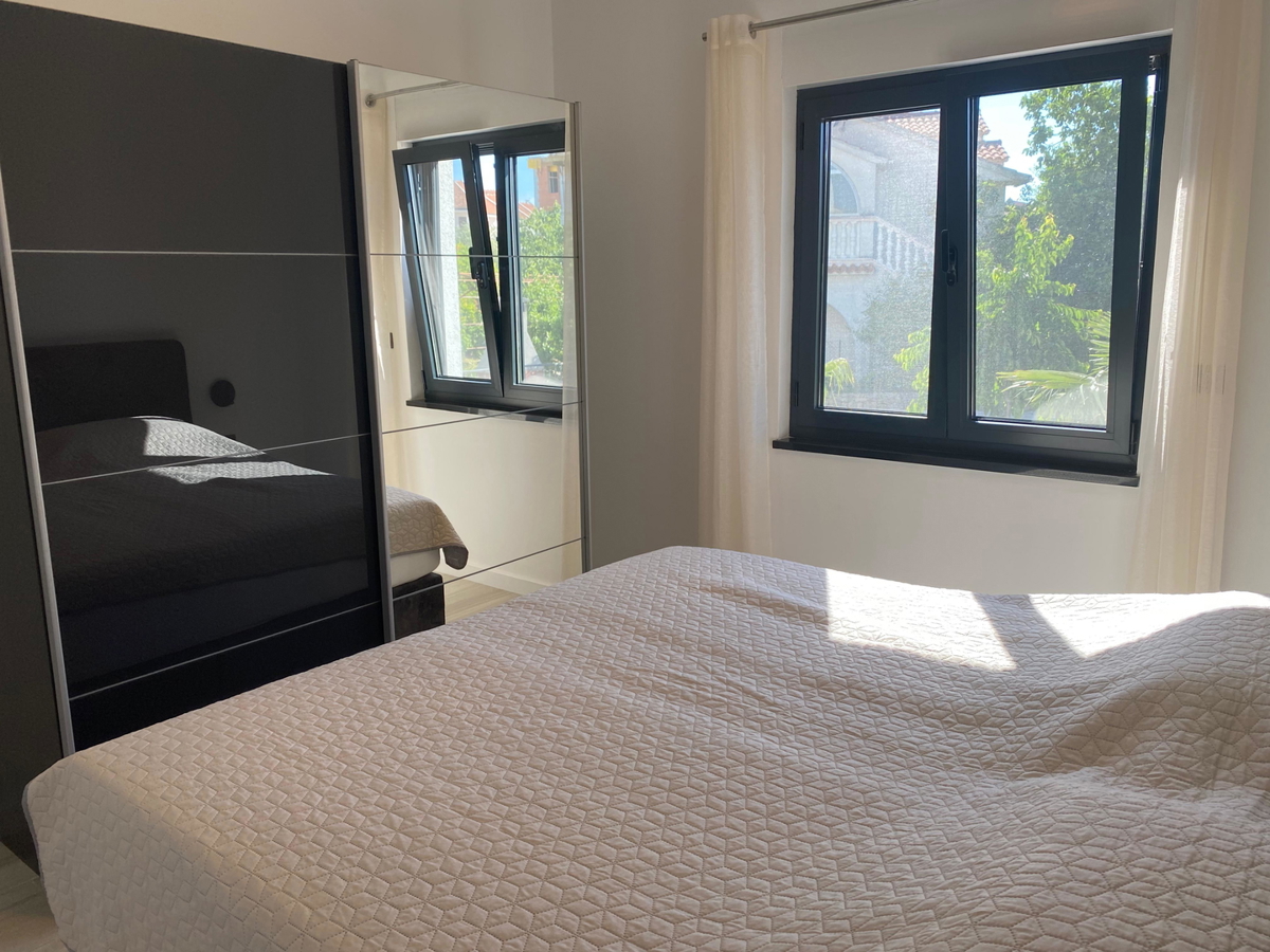 Vodice- Srima, appartamenti in prossimità immediata della spiaggia