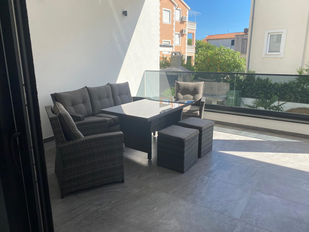 Vodice- Srima, appartamenti in prossimità immediata della spiaggia