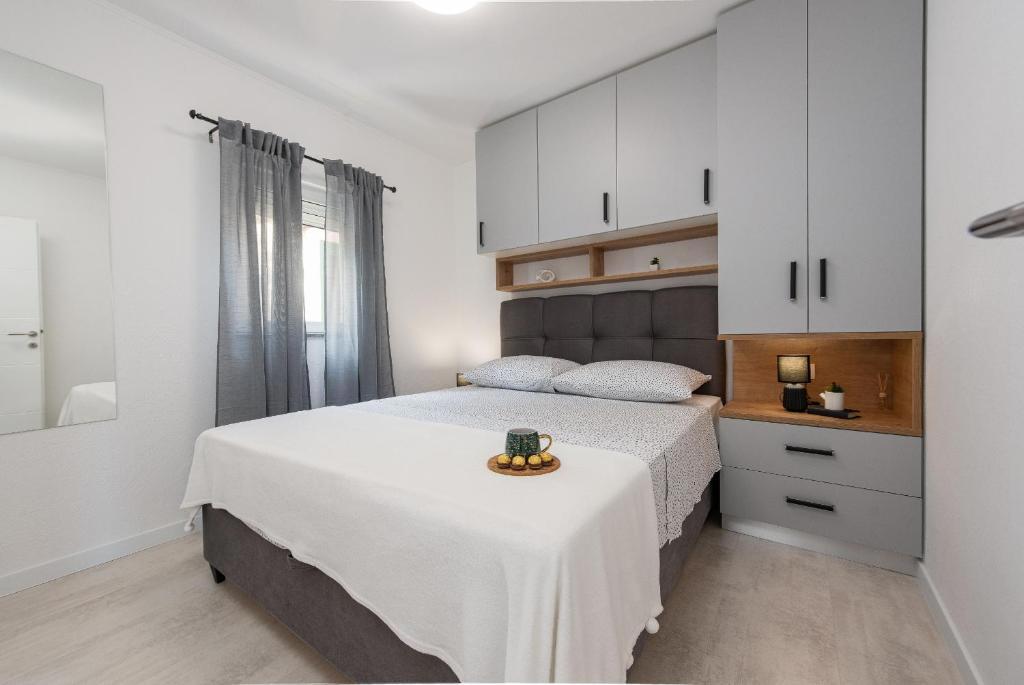 Villa con piscina e cascata – paradiso privato vicino al mare