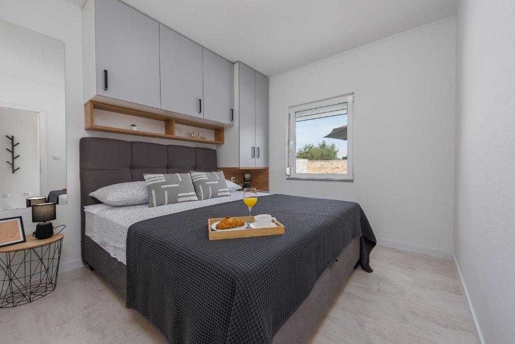 Villa con piscina e cascata – paradiso privato vicino al mare