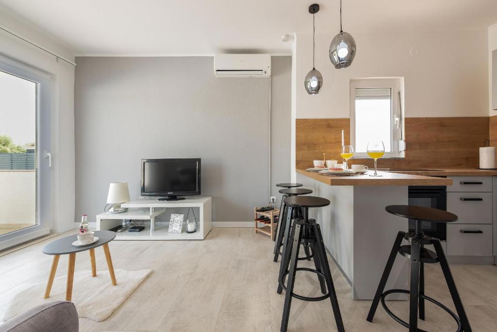 Villa con piscina e cascata – paradiso privato vicino al mare