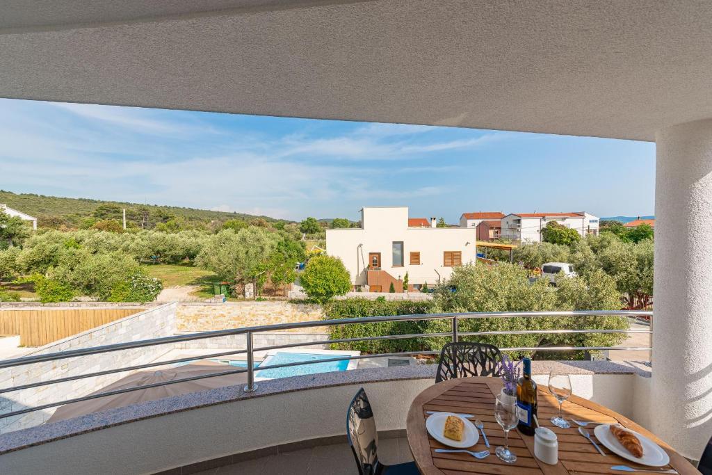 Villa con piscina e cascata – paradiso privato vicino al mare