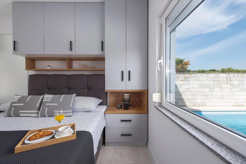 Villa con piscina e cascata – paradiso privato vicino al mare