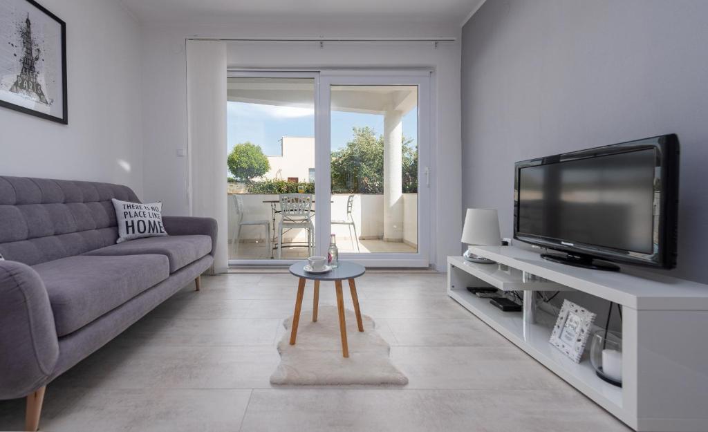 Villa con piscina e cascata – paradiso privato vicino al mare