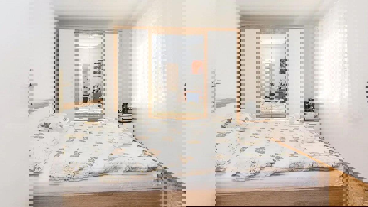 Casa con appartamenti con piscina