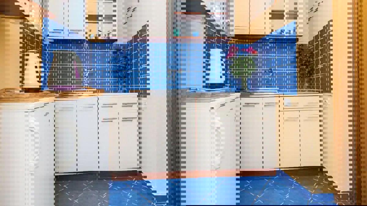 Casa con appartamenti con piscina