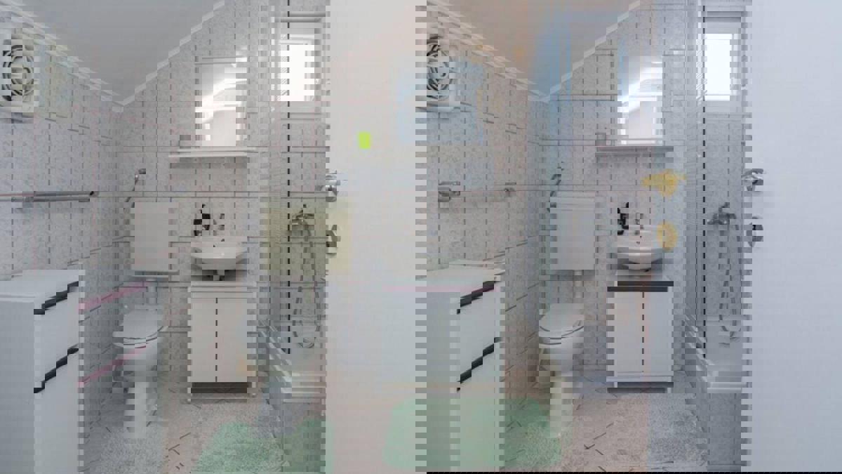 Casa con appartamenti con piscina