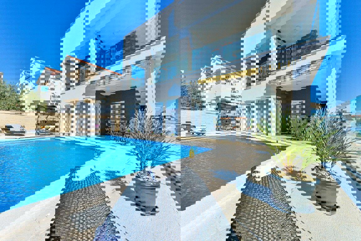 Villa spaziosa con appartamenti